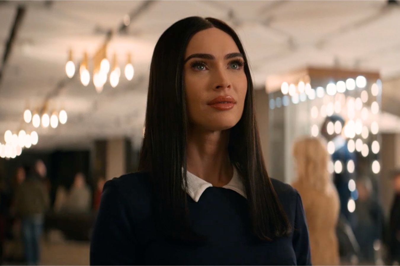 Жалаңаш Ирена Понарошку мен Меган Фокс