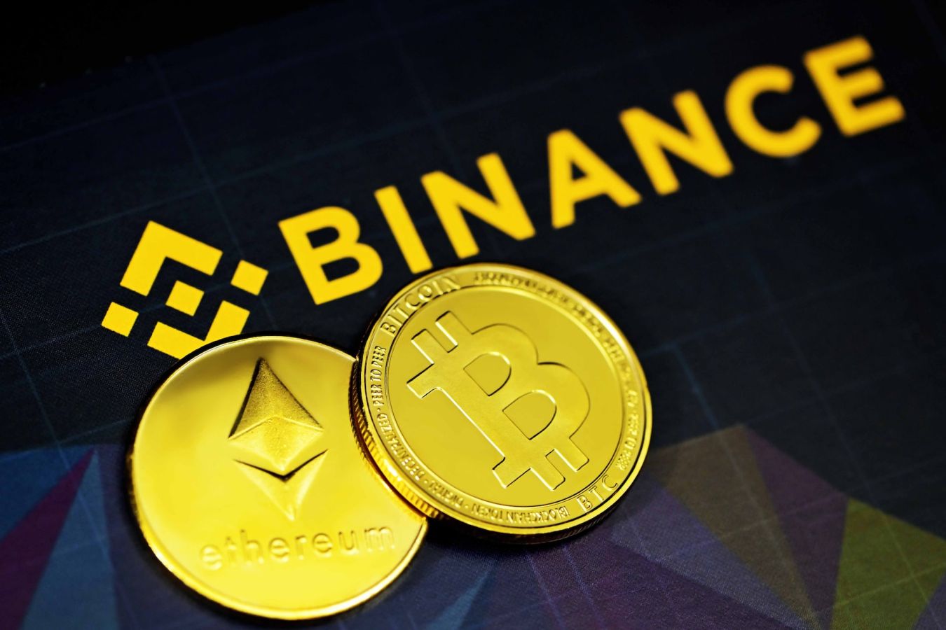 Криптобиржа Binance может полностью уйти из России Wall Street Journal