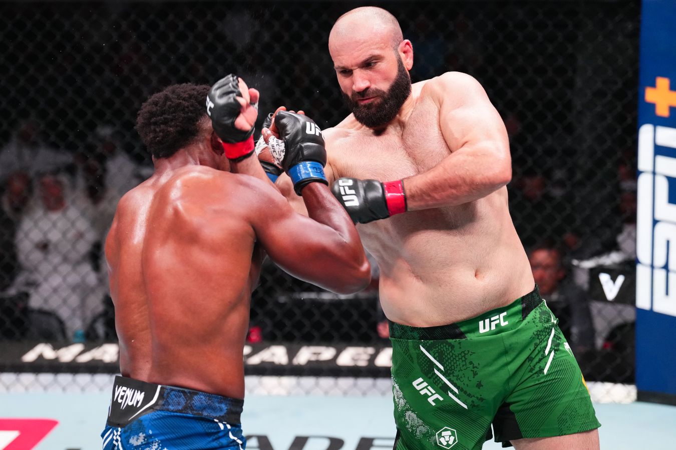 «Не нравится в прелимах». Мурзаканов снёс американца и обратился к боссам UFC
