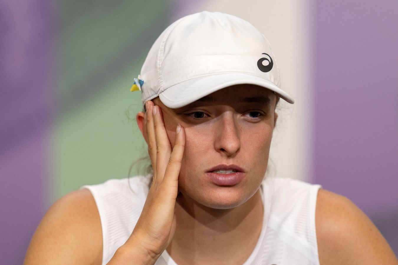 На Australian Open первую ракетку мира Игу Свёнтек забросали мячами для автографов