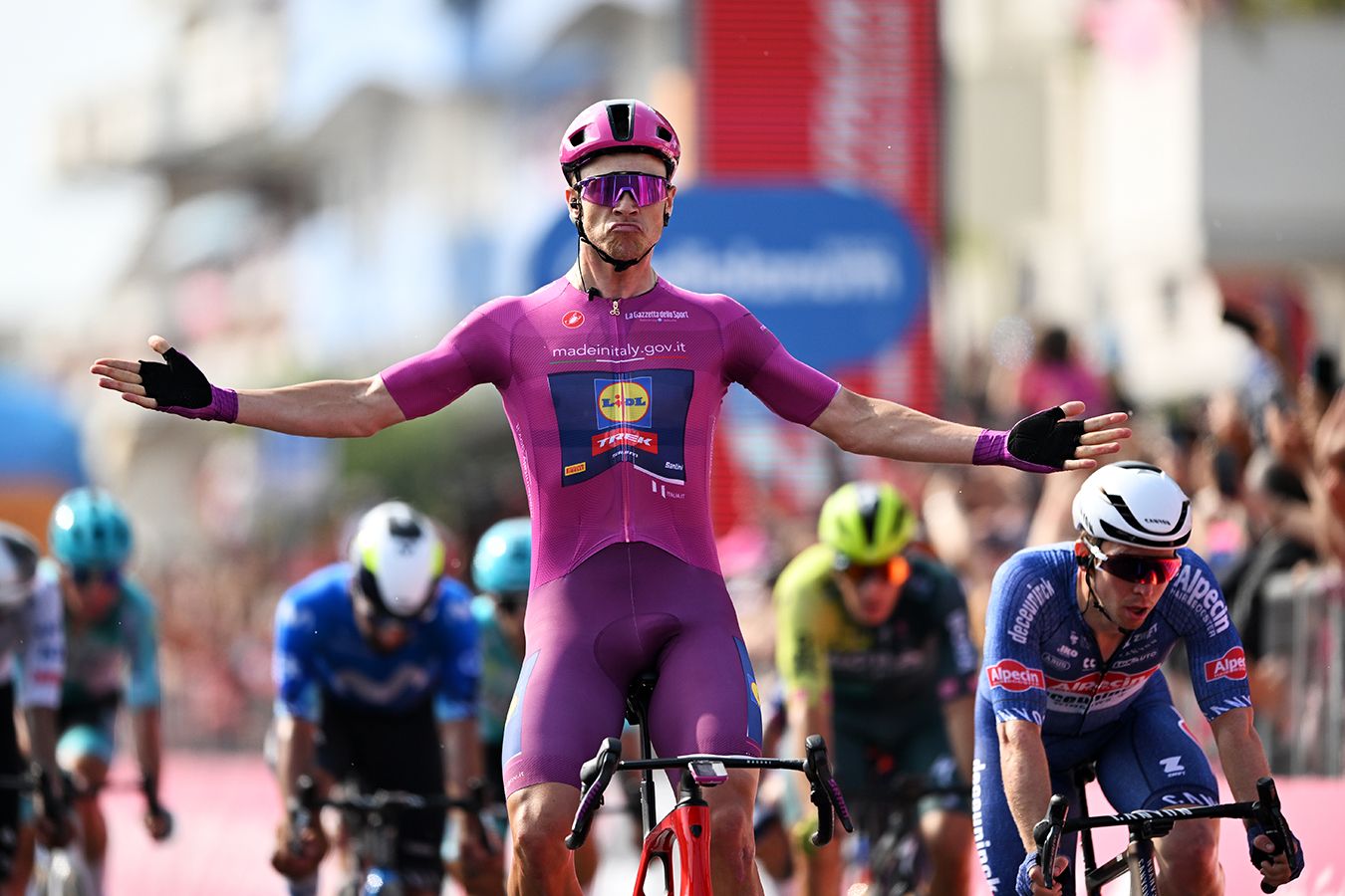 Джонатан Милан одержал победу на 13-м этапе Джиро дИталия