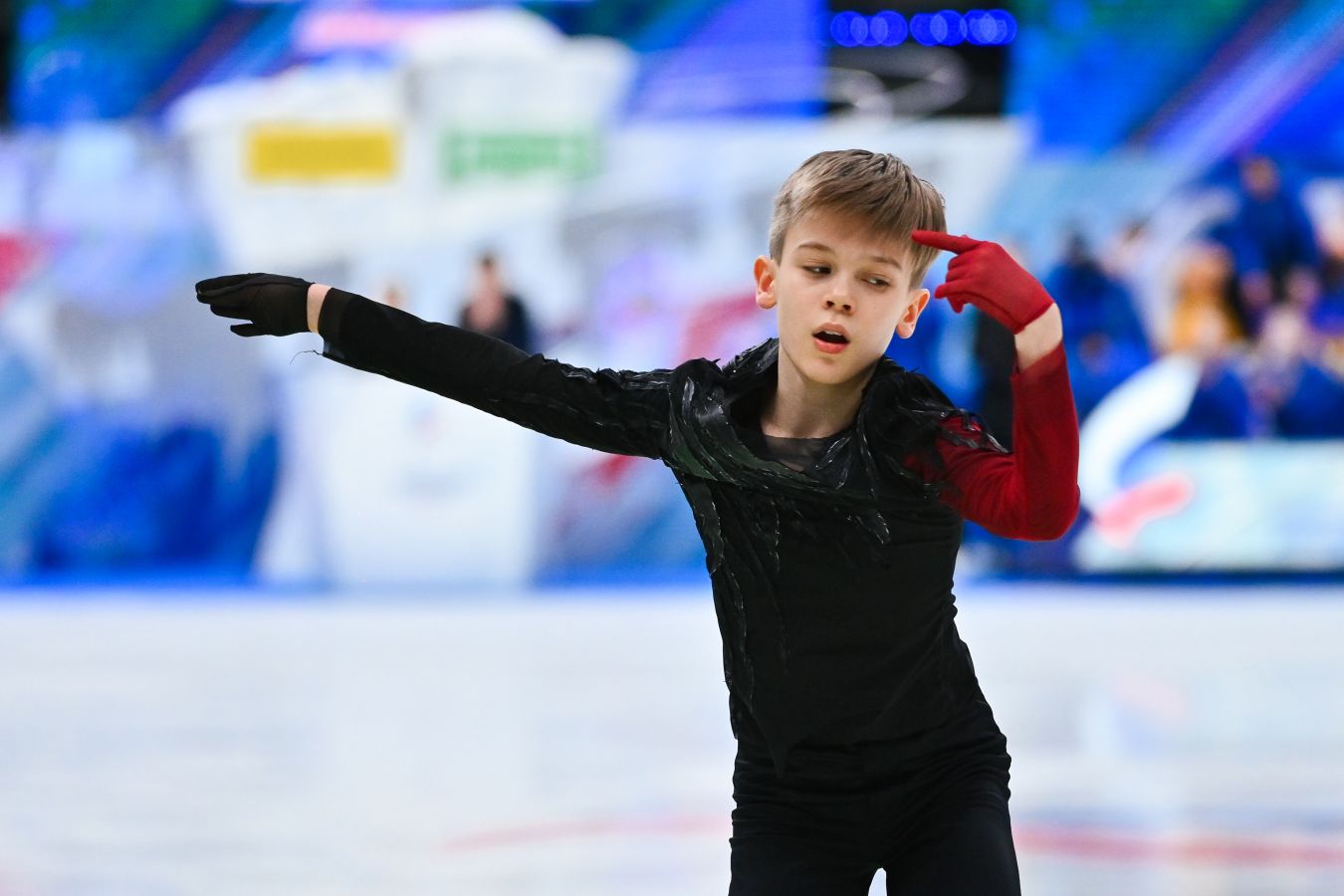 Лев Лазарев выиграл произвольную программу на Кубке Первого канала — 2025