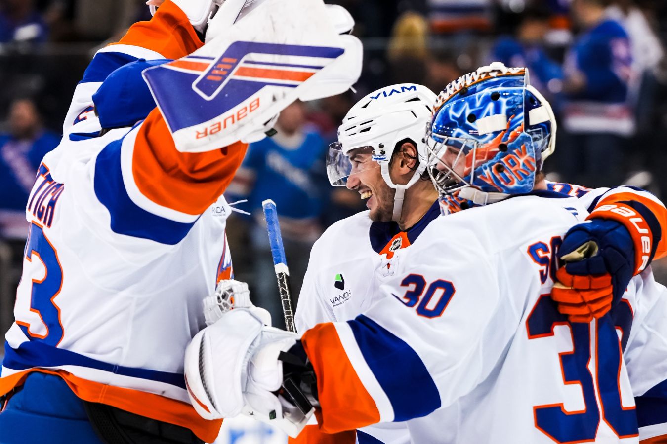 «Айлендерс» обыграли «Вегас» благодаря шайбе Пажо в меньшинстве, заброшенной в овертайме