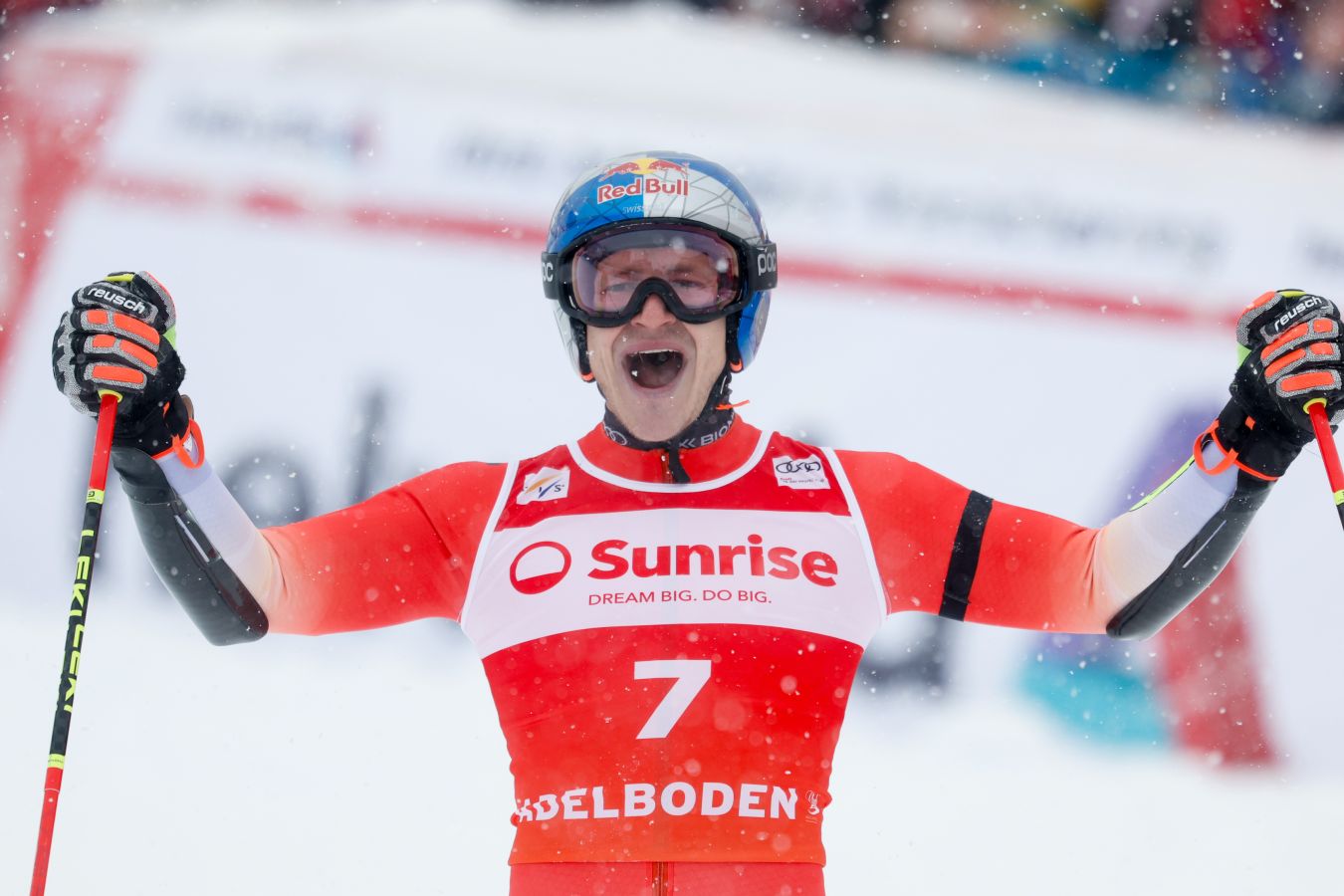 Швейцарец Одерматт одержал победу в скоростном спуске на этапе Кубка мира в Венгене