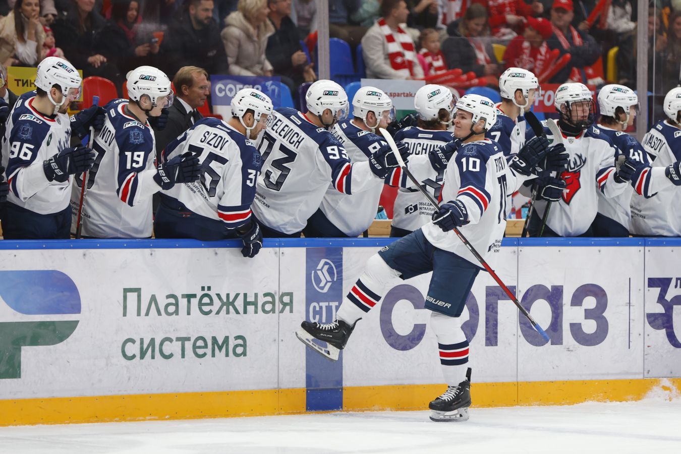 Гендиректор «Пари Нижний Новгород» оценил идею проведения матча КХЛ на футбольном поле
