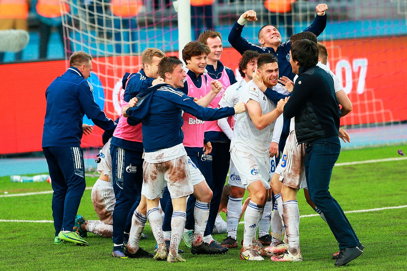 Игроки «Оренбурга» эмоционально празднуют выход в РПЛ
