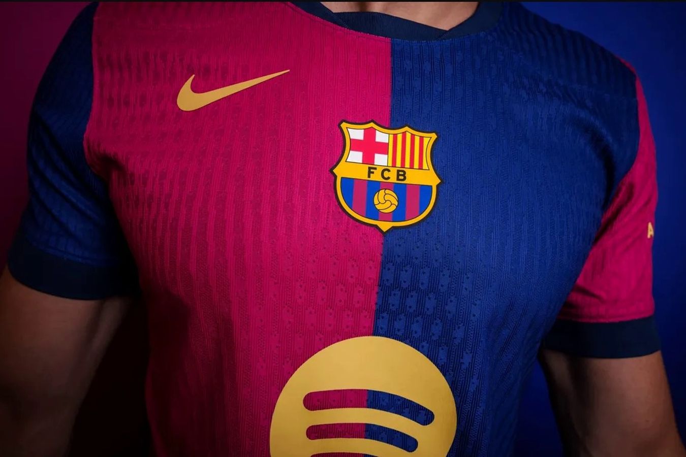 «Барселона» презентовала новую домашнюю форму