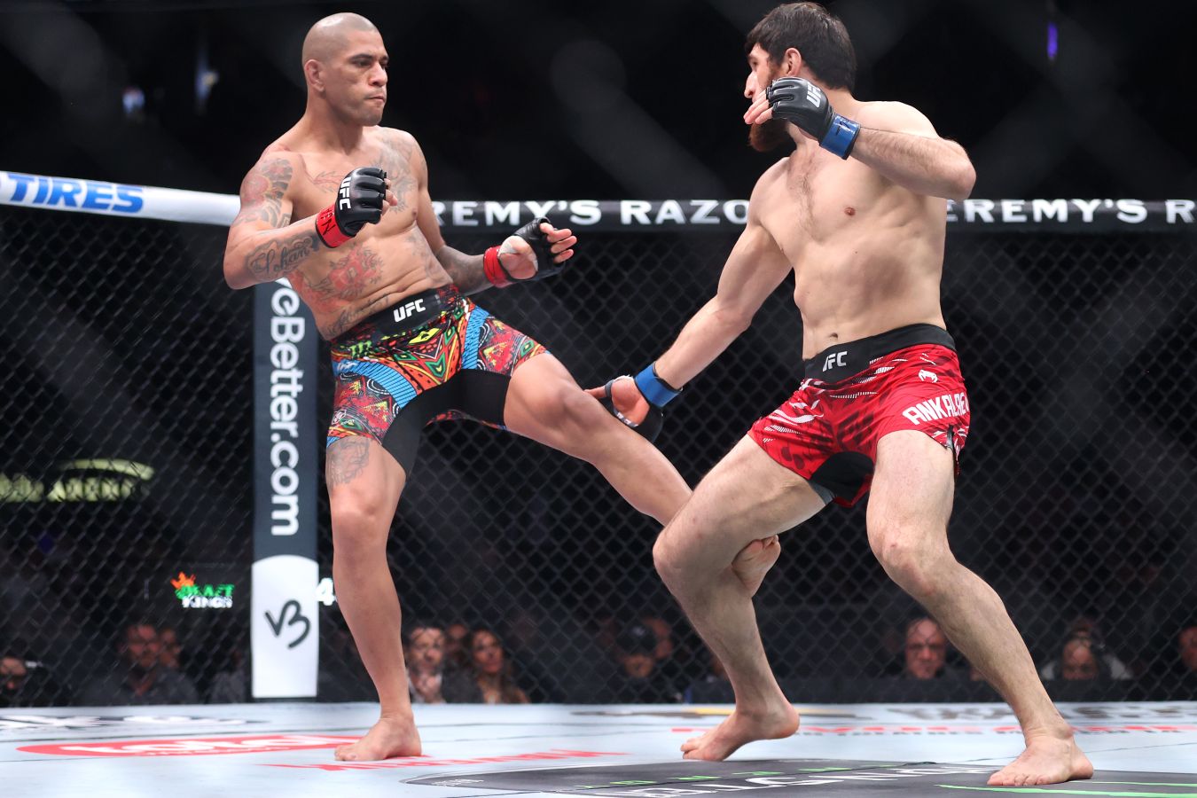 Магомед Анкалаев победил Алекса Перейру и стал чемпионом UFC в полутяжёлом весе