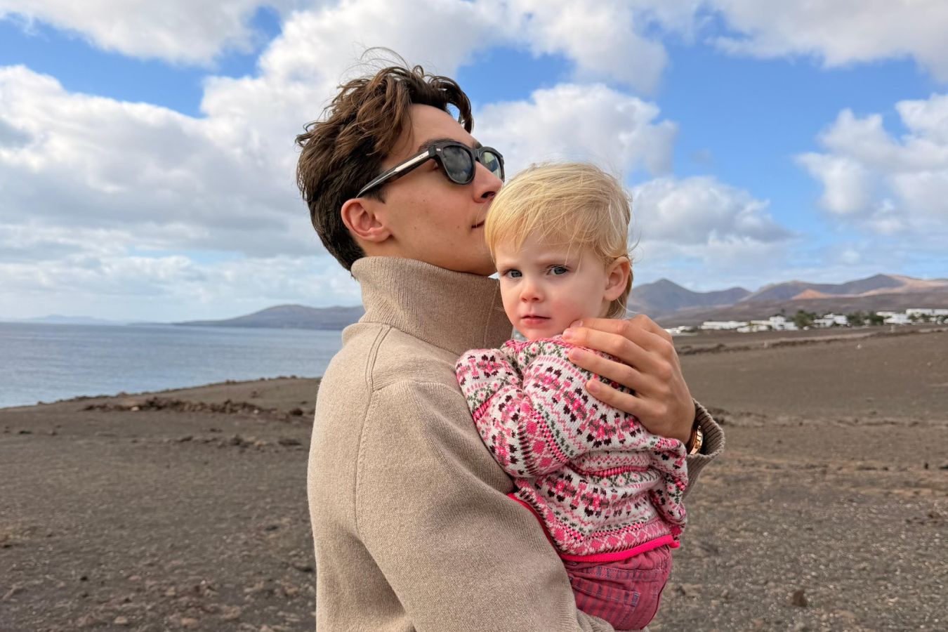 Дядя Джи на службе. Расселл поделился фотографиями с племянницей