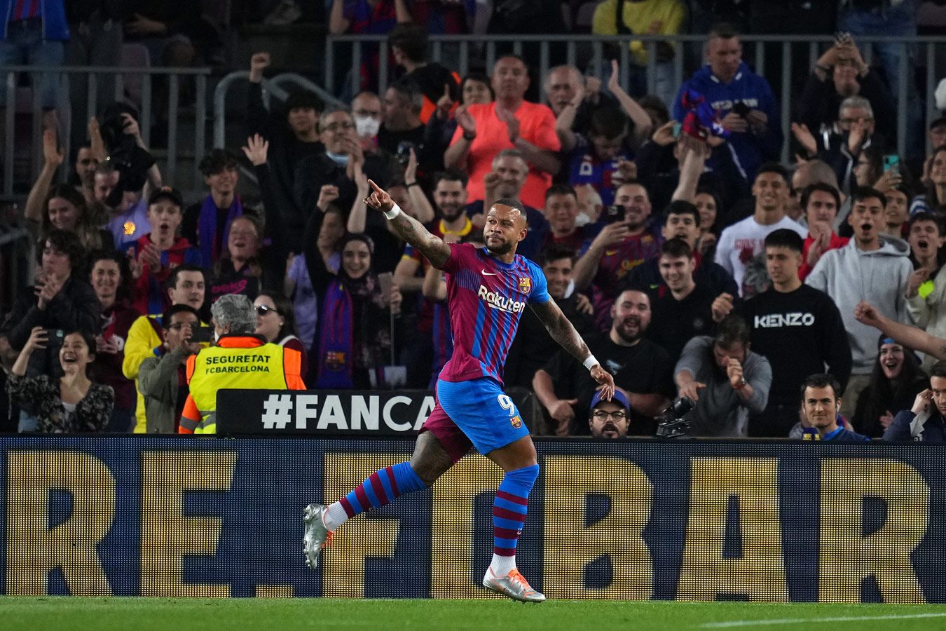 «Барселона» обыграла «Мальорку» и поднялась на второе место в Примере
