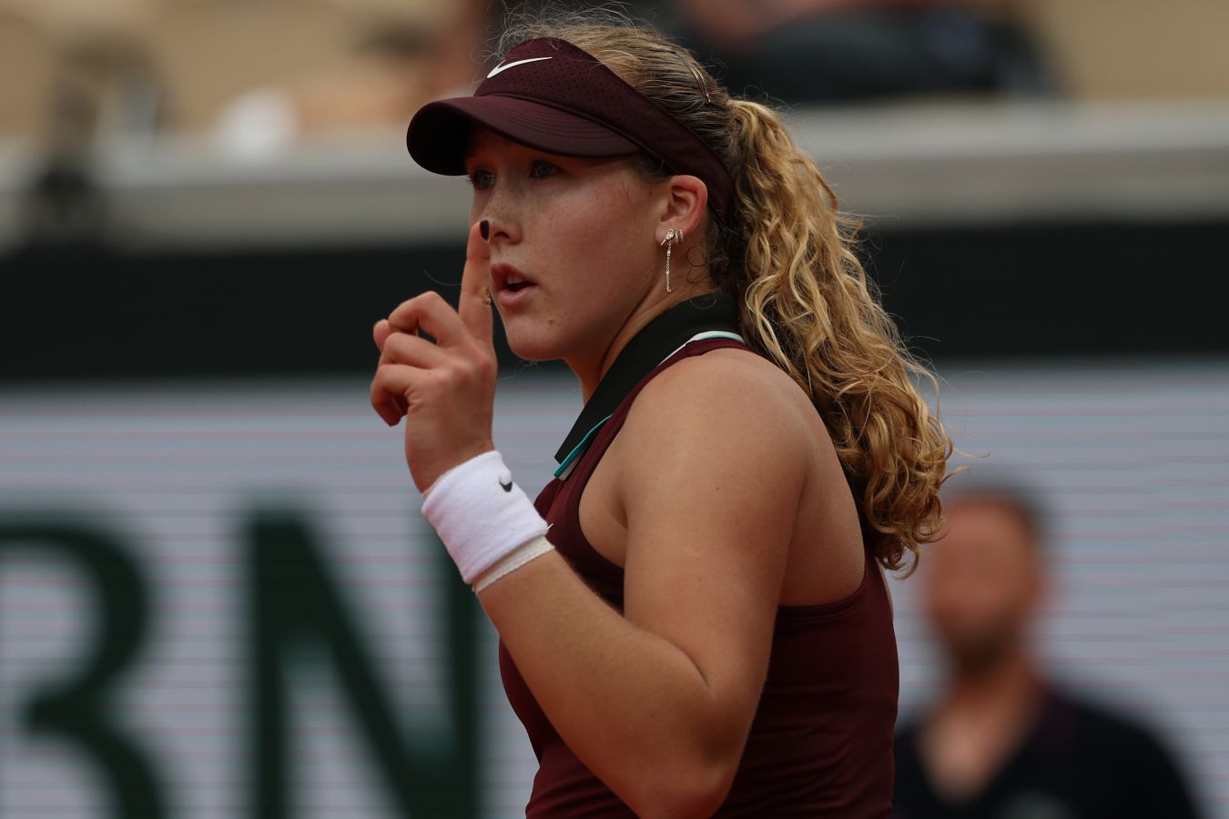 Фото Мирры Андреевой с чемпионским кубком Аделаиды