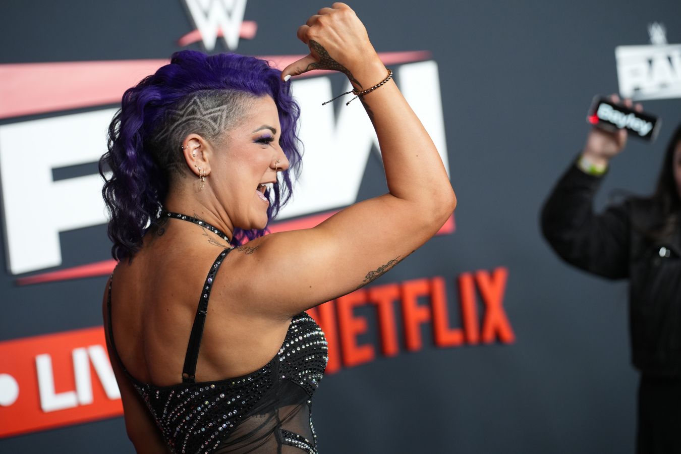 Рестлер WWE примет участие в матче НБА. Два года назад другая звезда попала с центра