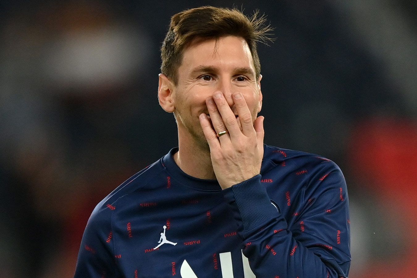 Sport.es: Лионель Месси игнорирует звонки из Барселоны