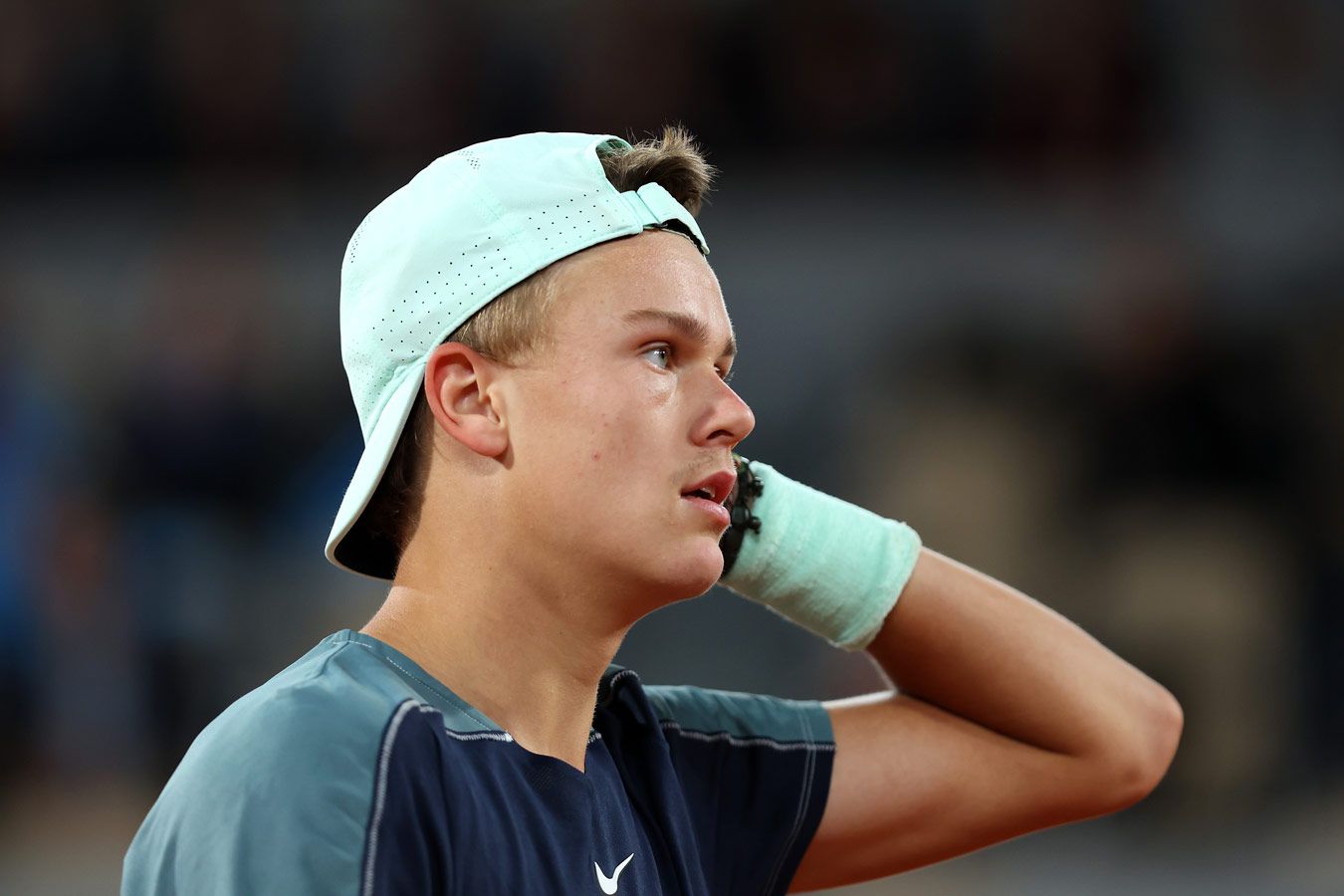 Хольгер Руне уступил Иржи Легечке в первом круге турнира ATP-250 в Брисбене