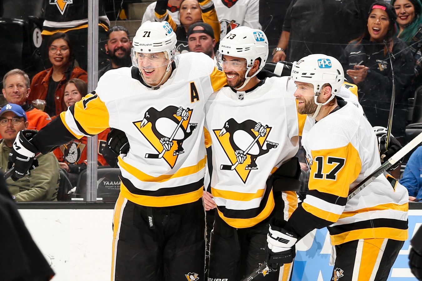 Гол Чинахова и пас Малкина помогли Питтсбургу разгромить Вегас