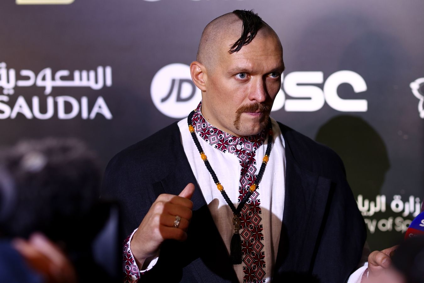Усик подписал футболку Миная после массовой драки футболистов клуба с игроками Шинника