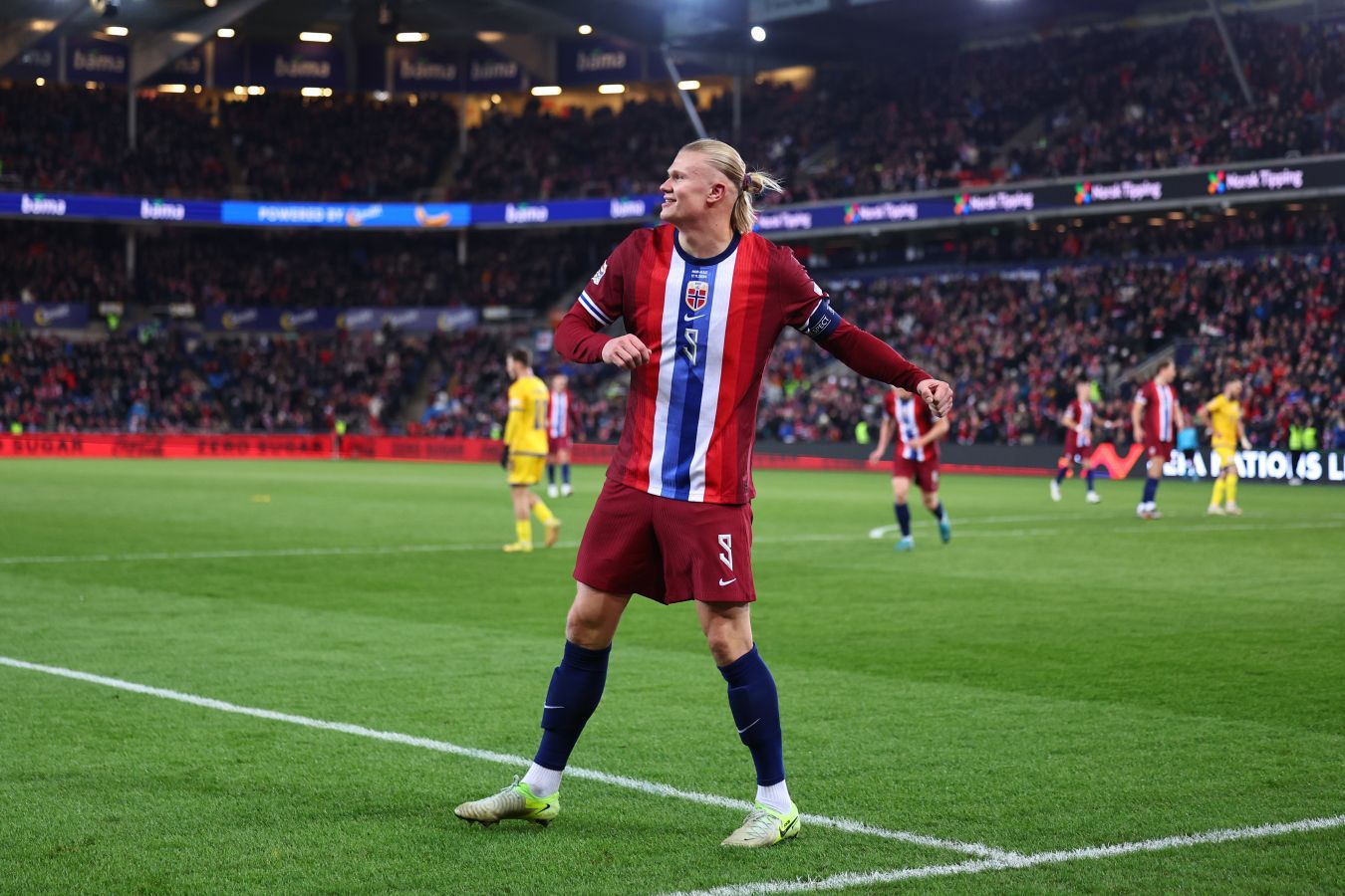 Холанд извинился перед вратарём сборной Молдавии Аврамом после разгрома со счётом 11:1