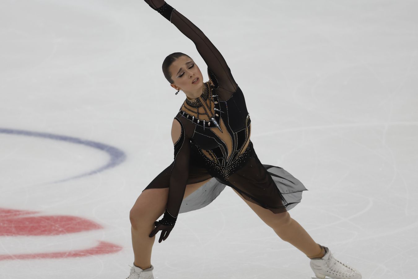 Валиева сможет начать тренировки через три недели