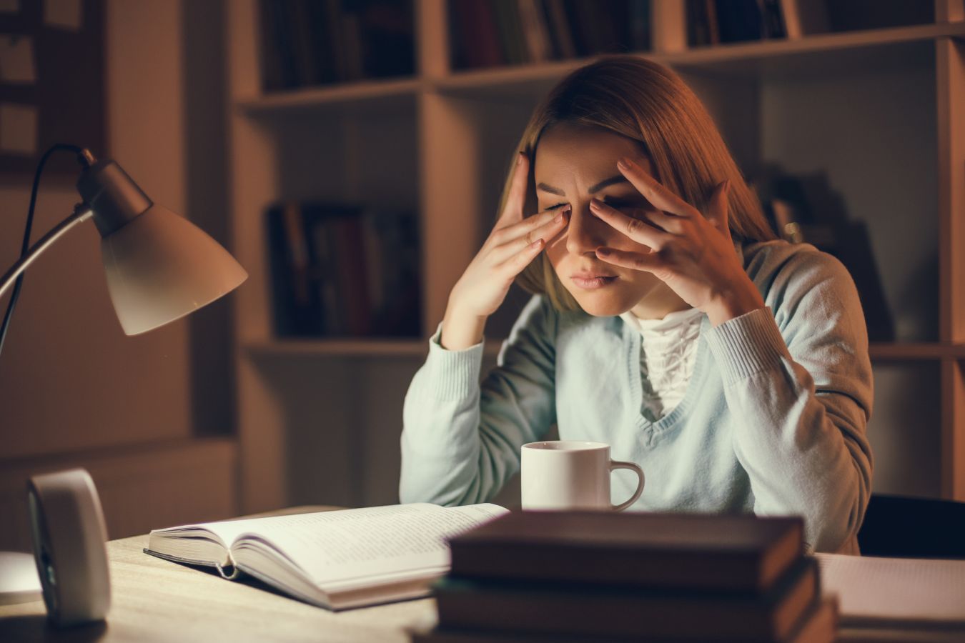 Почему после чтения видишь текст перед глазами?
