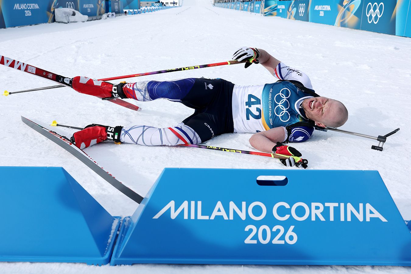 Биатлонист разрыдался после спринта на ОИ-2026. Он гениально провёл стрельбу, но проиграл