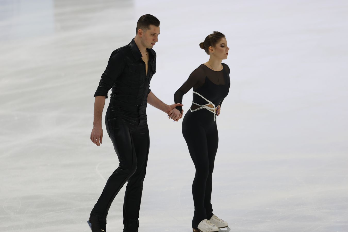 Мишина/ Галлямов выиграли короткую программу в соревнованиях пар в ФГП России  2025/2026