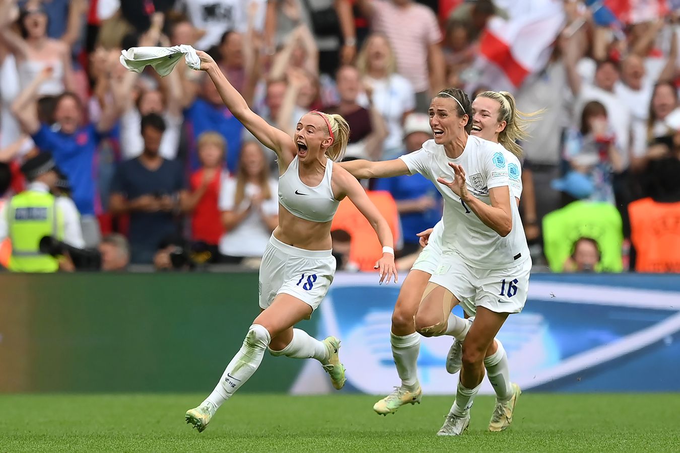 Футболистка сняла майку после гола в финале Евро-2022, фото, финал женского  Евро-2022 Англия — Германия — 2:1 - Чемпионат