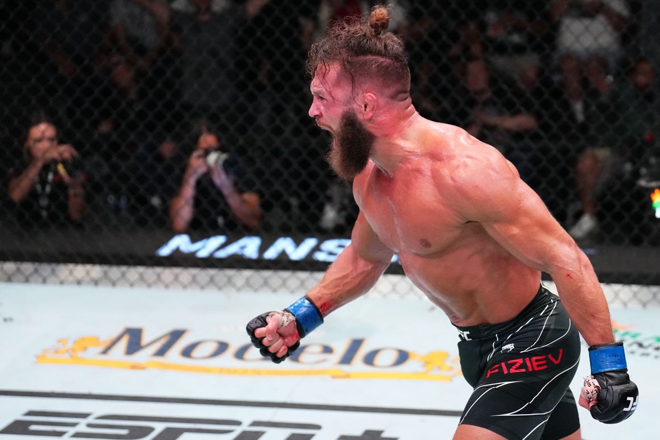 Он владеет суперударкой. Хочу, чтобы сделал хайлайт. Малыхин  о поединке Физиева в UFC