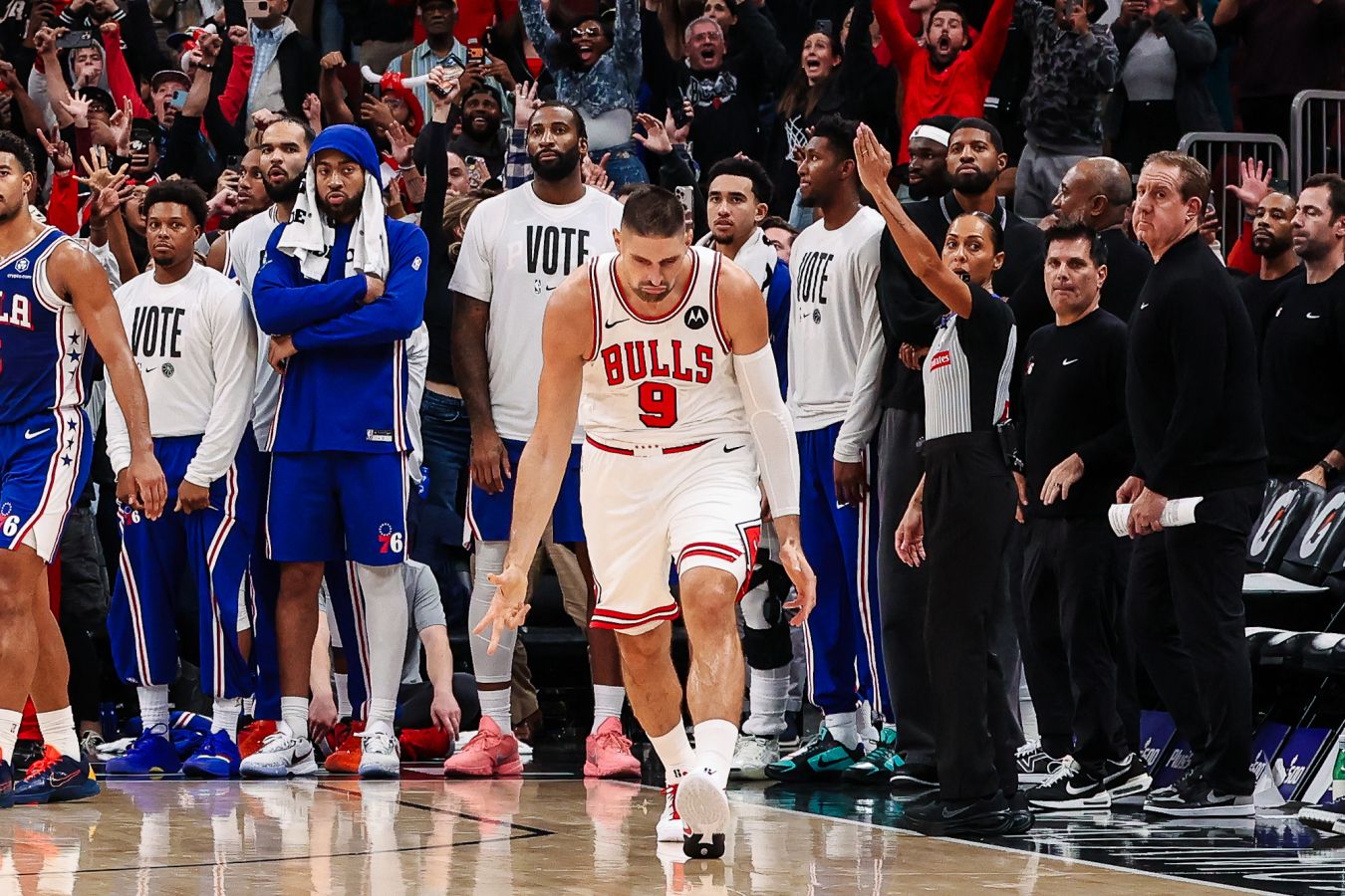 «Чикаго» вырвал победу решающей «трёшкой»!