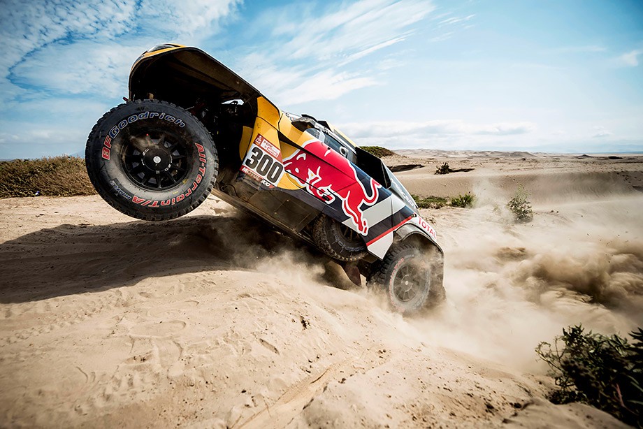 Фаворит гонки. Dakar 2018 часы. Диски Париж Дакар. Боливия Paris-Dakar. Peugeot 3008 2018 Dakar.