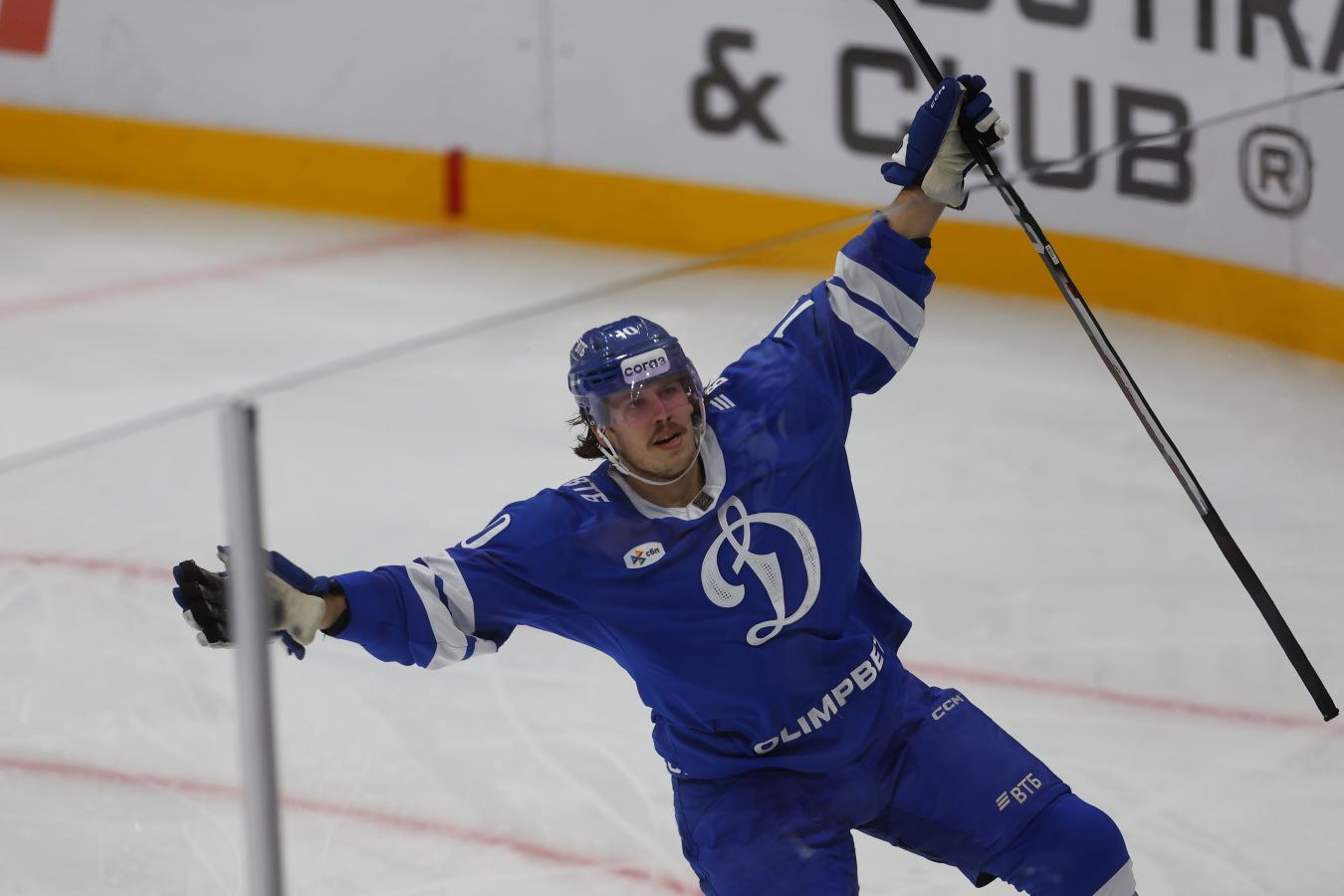 В Америке такого нет. Канадский форвард московского Динамо Комтуа  об атмосфере в КХЛ