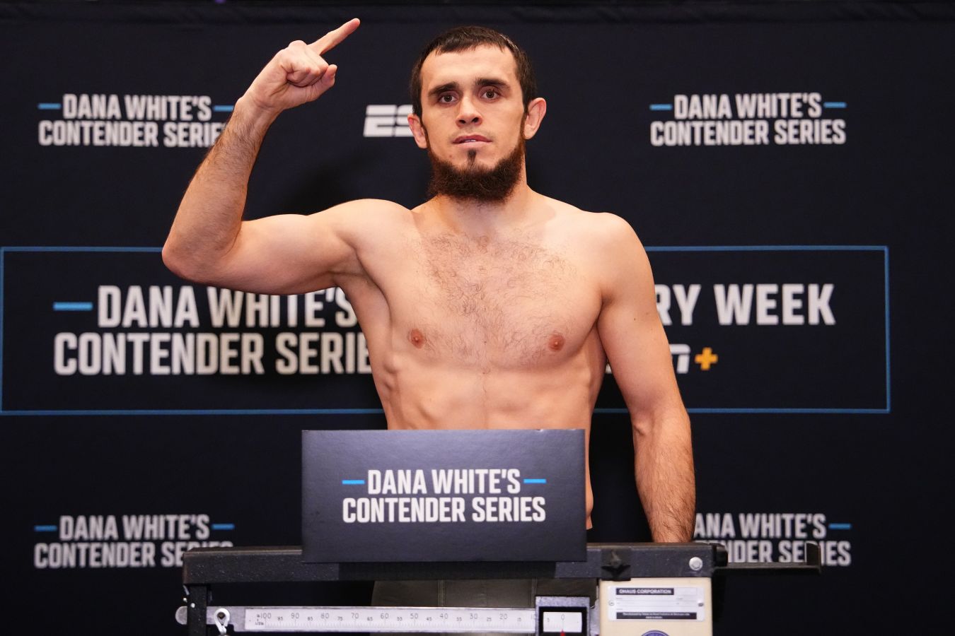 Зайнуков одержал победу над поляком Ржепецким в дебютном бою в UFC