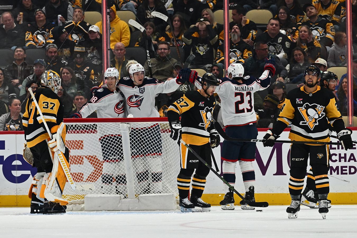 Дмитрий Воронков празднует гол