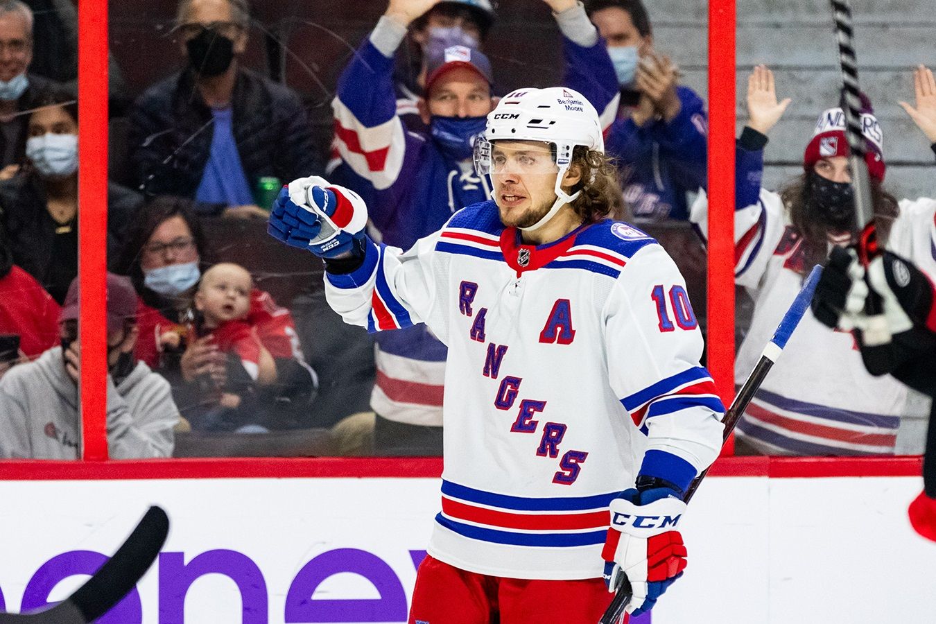 Дубль Панарина и 44 сейва Шестёркина помогли Рейнджерс разгромить Айлендерс 9:2