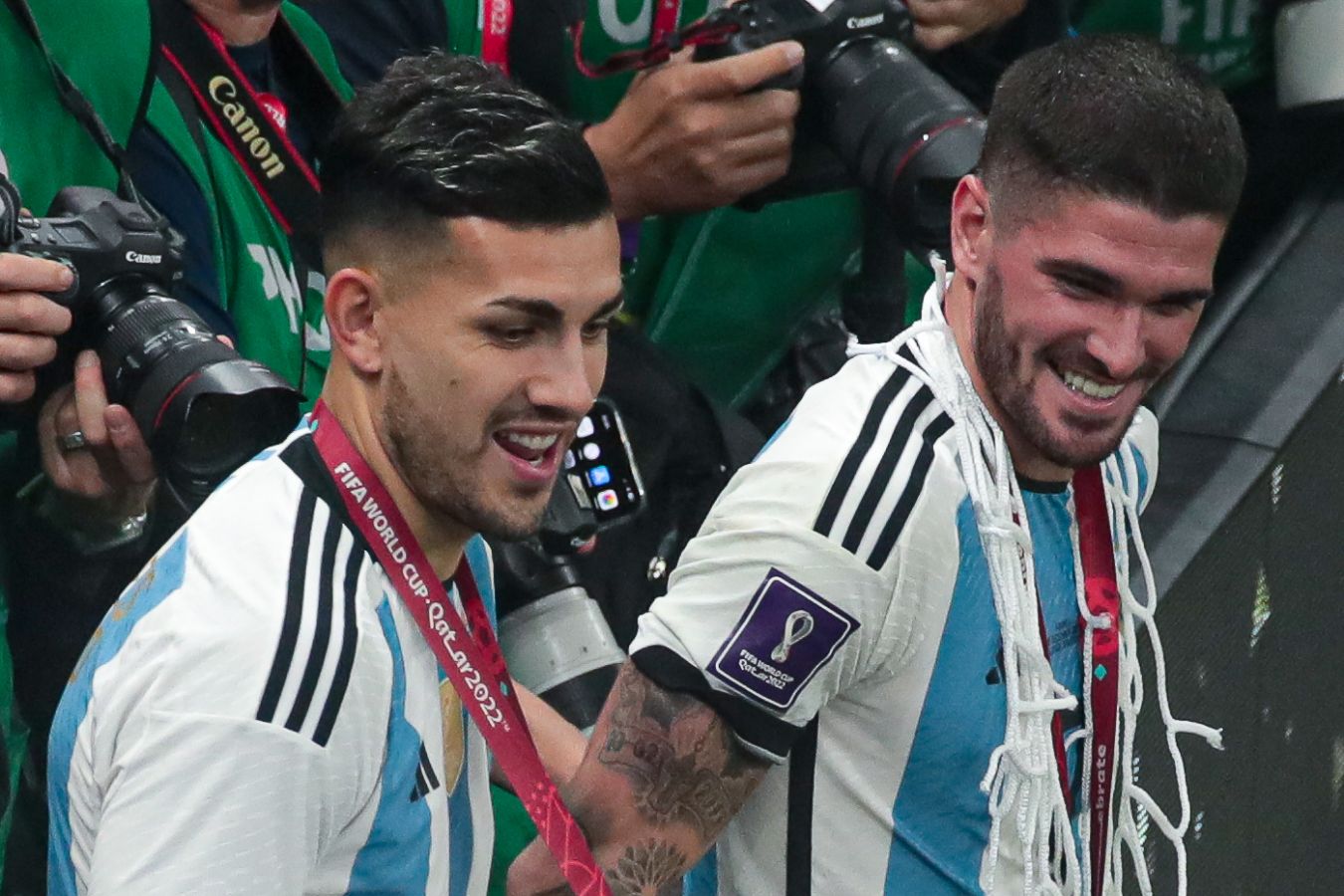 Игроки сборной Аргентины накануне финала ЧМ загадывали желания в темноте при свечах