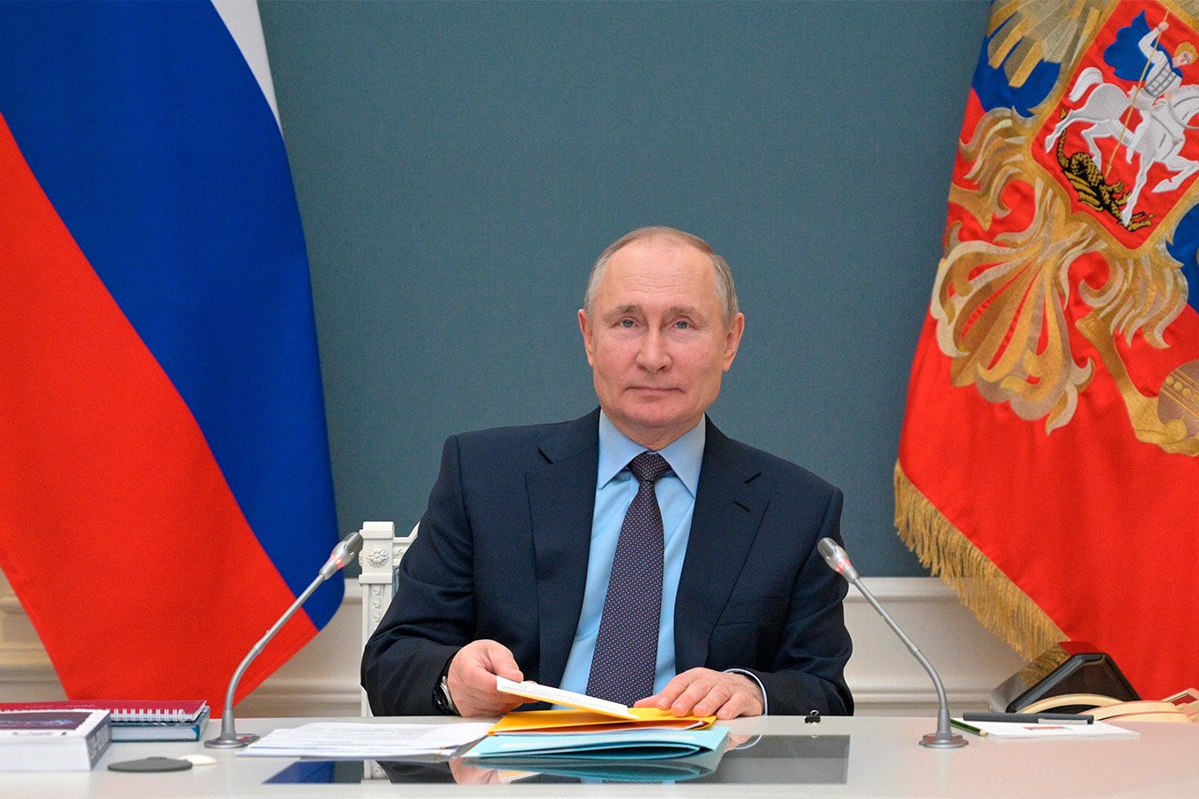 Путин: я только делаю вид, что умею играть в хоккей