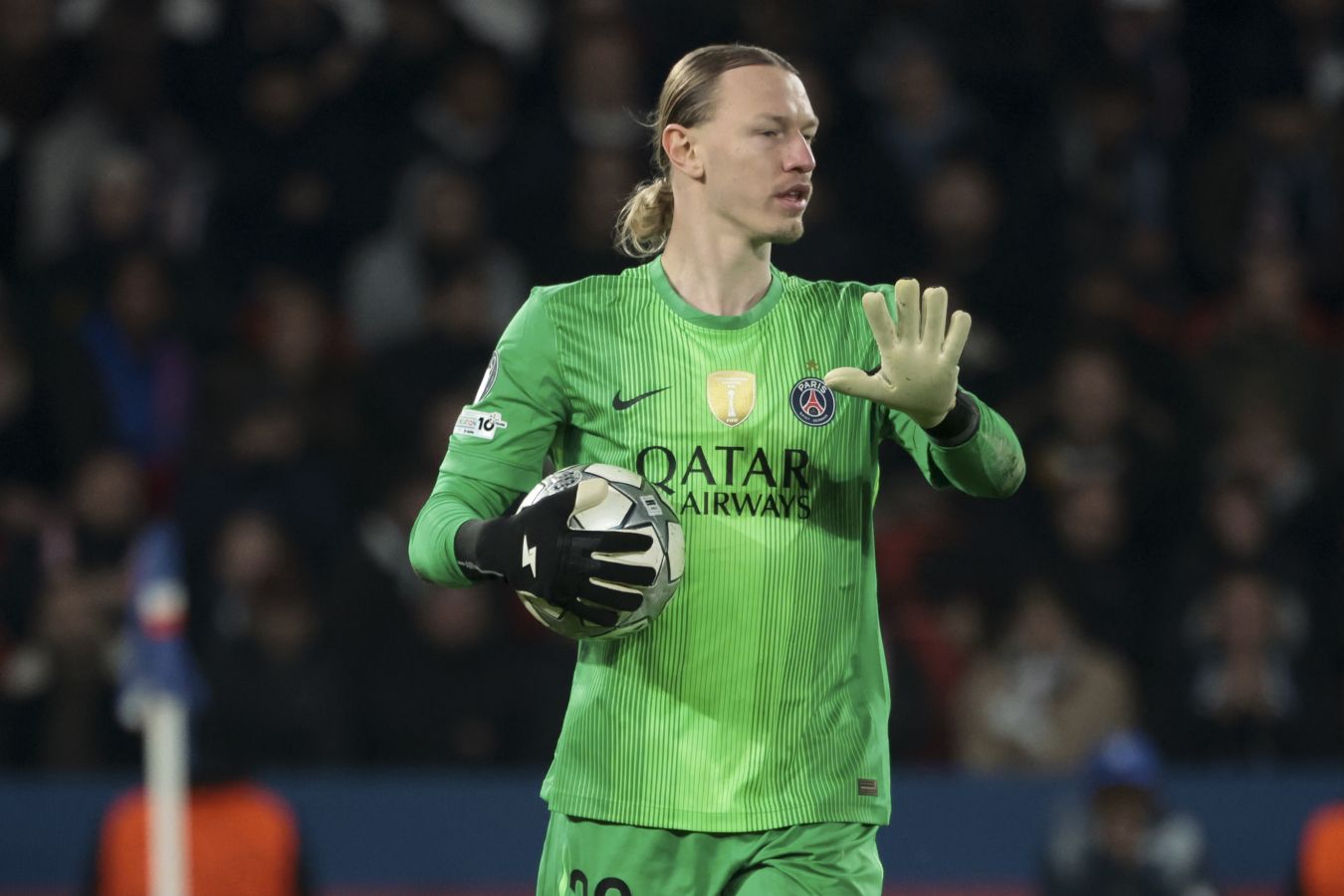 Сафонов объяснил свою реакцию после отбитого пенальти в матче ПСЖ со Страсбургом