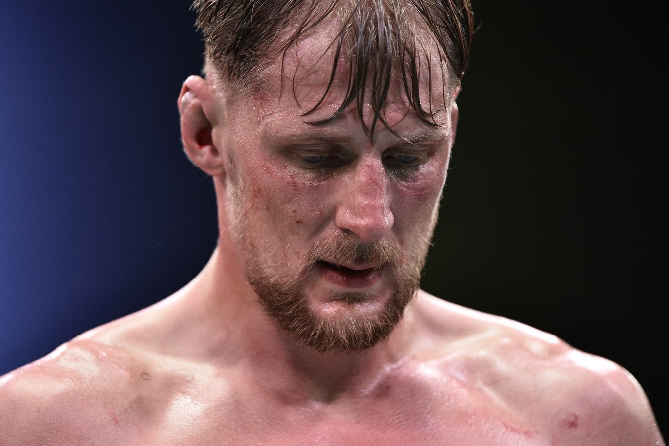 Скандальное поражение Волкова в UFC, Мичков оформил дубль в НХЛ. Главное к утру