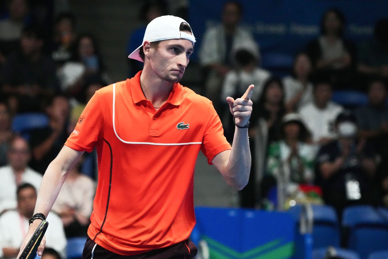 Уго Умбер снялся с турнира категории ATP-500 в Дохе