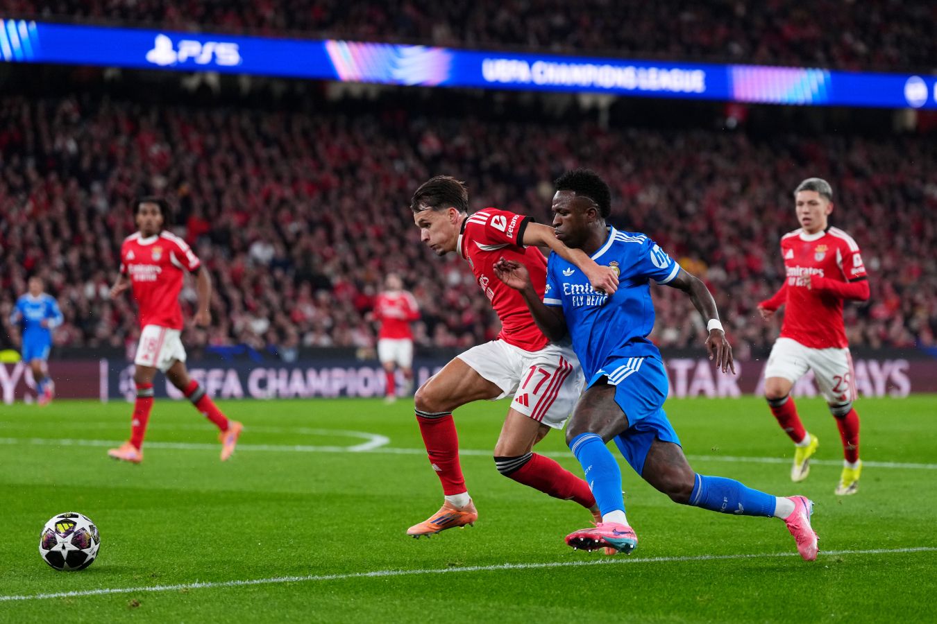 «Реал» одерживает победу над «Бенфикой» в ЛЧ