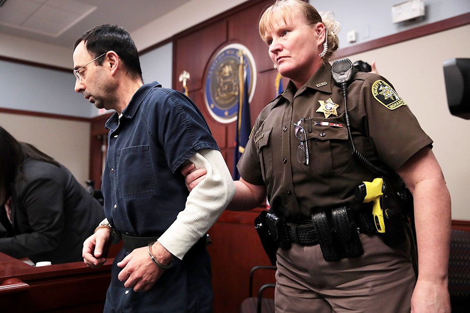Getty Images Врач Нассар насиловавший американских гимнасток был атакован в суде 2
