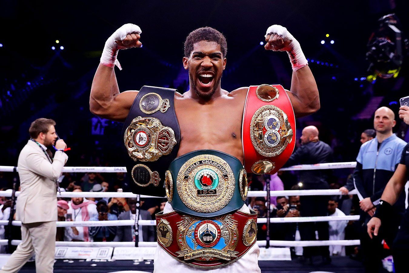 Энтони Джошуа встретился с чемпионом Формулы-1 Максом Ферстаппеном