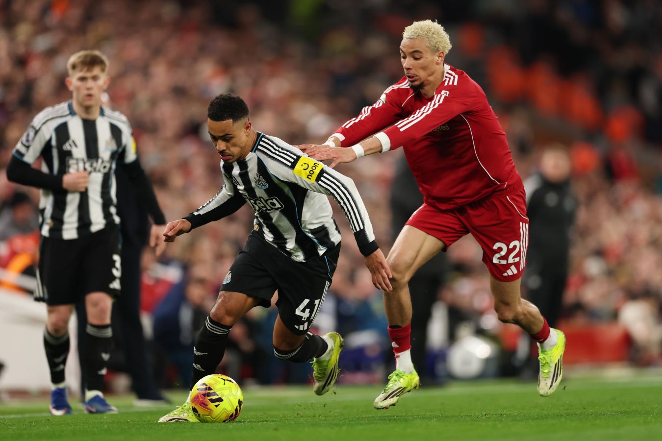 Дубль Экитике позволил Ливерпулю разгромить Ньюкасл Юнайтед в 24-м туре АПЛ