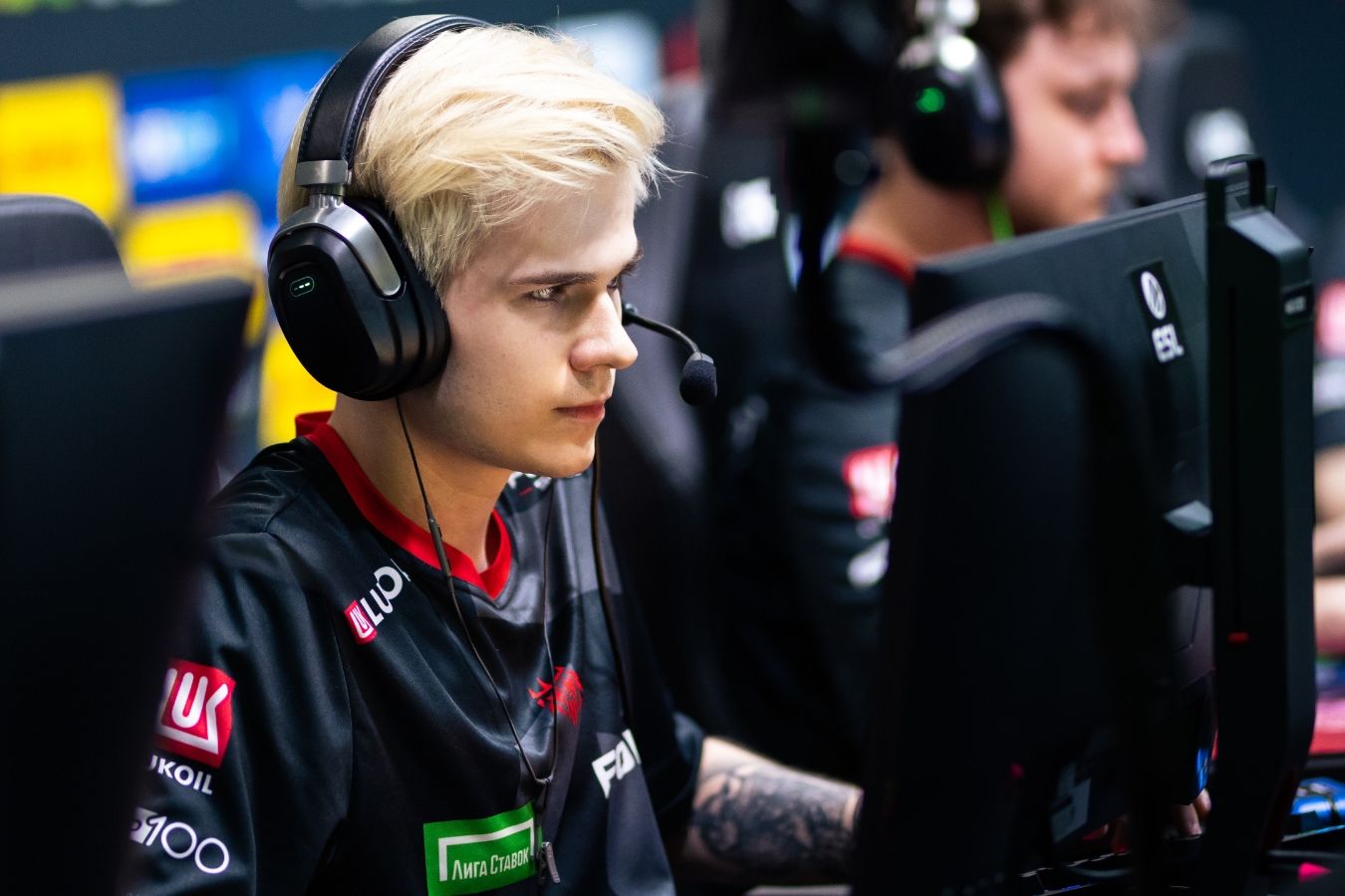 Игроки из Virtus.pro и forZe приняли участие в первом профессиональном матче по CS2