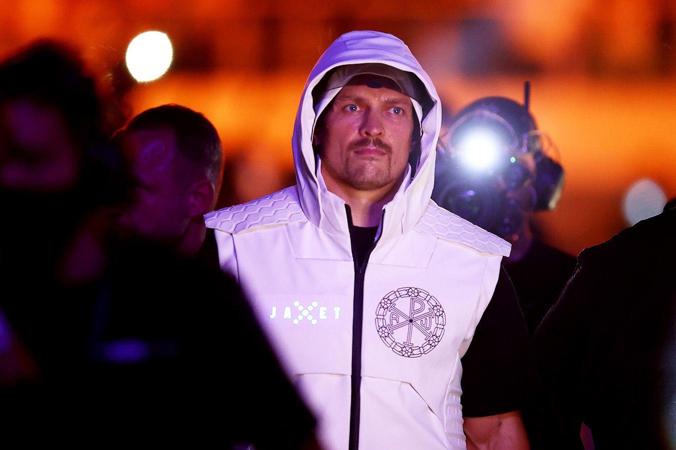 Александр Усик рассказал, за что ударил по лицу незнакомого человека