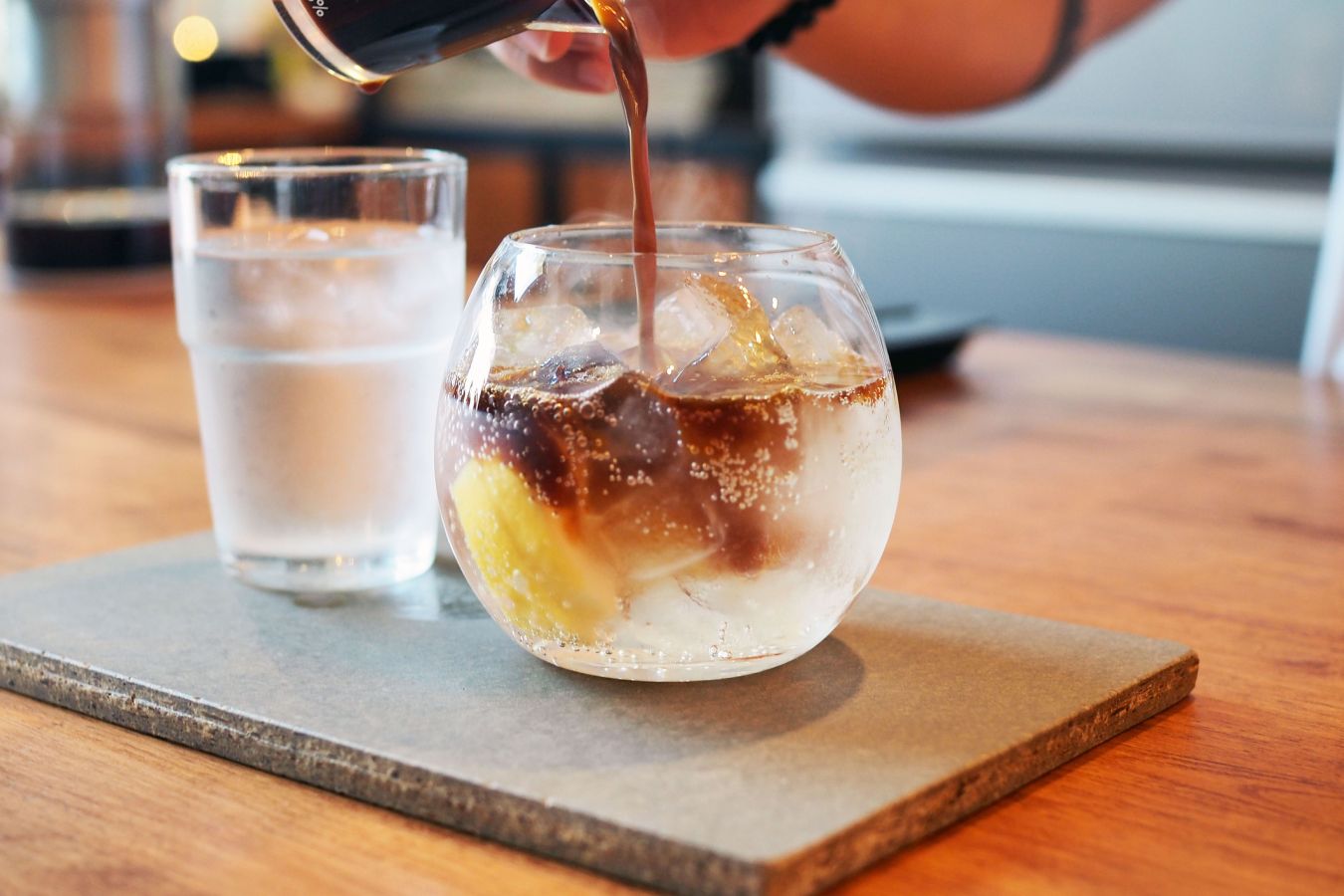 Кофе с минералкой бодрит лучше энергетиков?