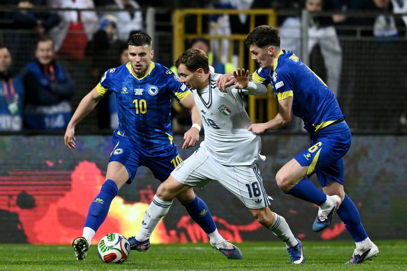 Боснийский нападающий пообещал купить пиво всему стадиону после выхода сборной на ЧМ-2026