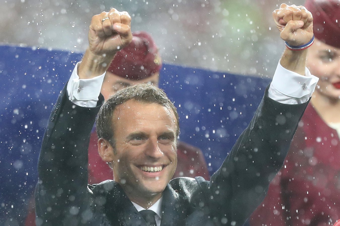 Президент Франции Макрон забил пенальти в благотворительном матче