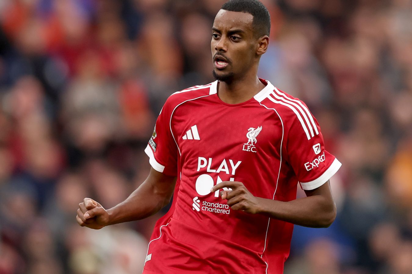 Арне Слот объяснил, почему Александер Исак не играл в кубковом матче с Манчестер Сити