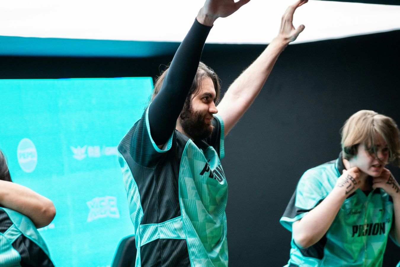 B8 одолела PARIVISION на Esports World Cup 2026 по CS 2