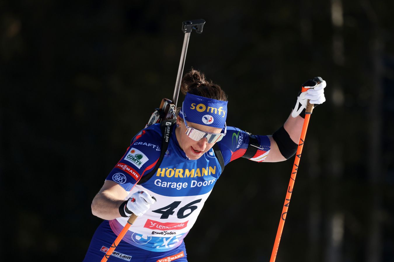 Жулия Симон с промахом уверенно выиграла индивидуальную гонку на чемпионате мира — 2025